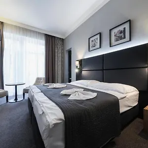 noir.praguehotelsweb.com/