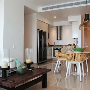 Encantador - H2 , Cartagena Colombia
